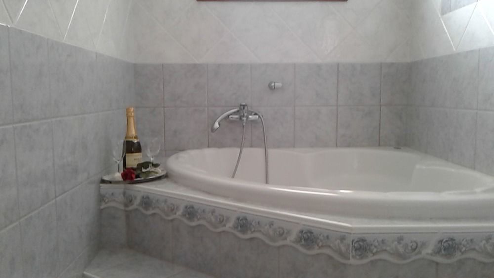 Hotel Archontiko Dimitra แวร์จินา ภายนอก รูปภาพ